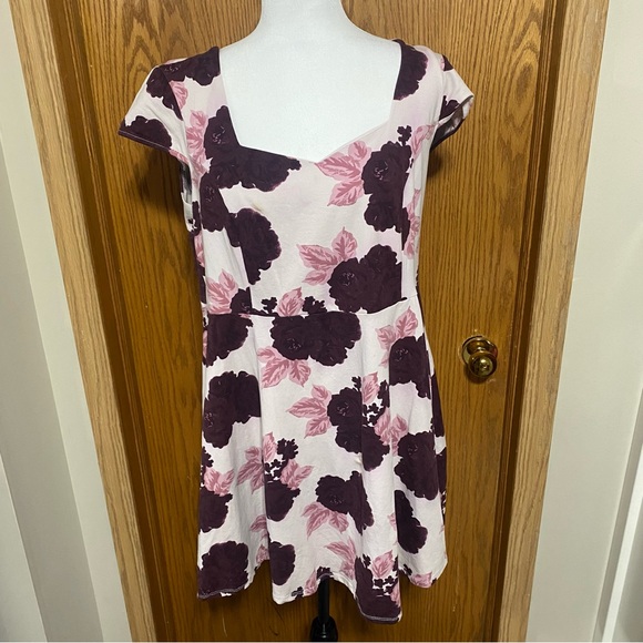 Dorothy Perkins Dresses & Skirts - Cute purple floral dress